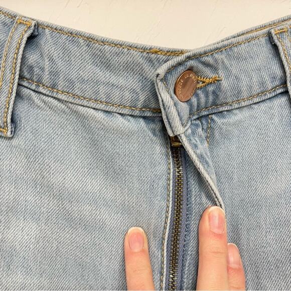 Universal Thread Light Wash Distressed Boyfriend Jeans Womens 10 Blue Rolled Hem - Picture 4 of 11